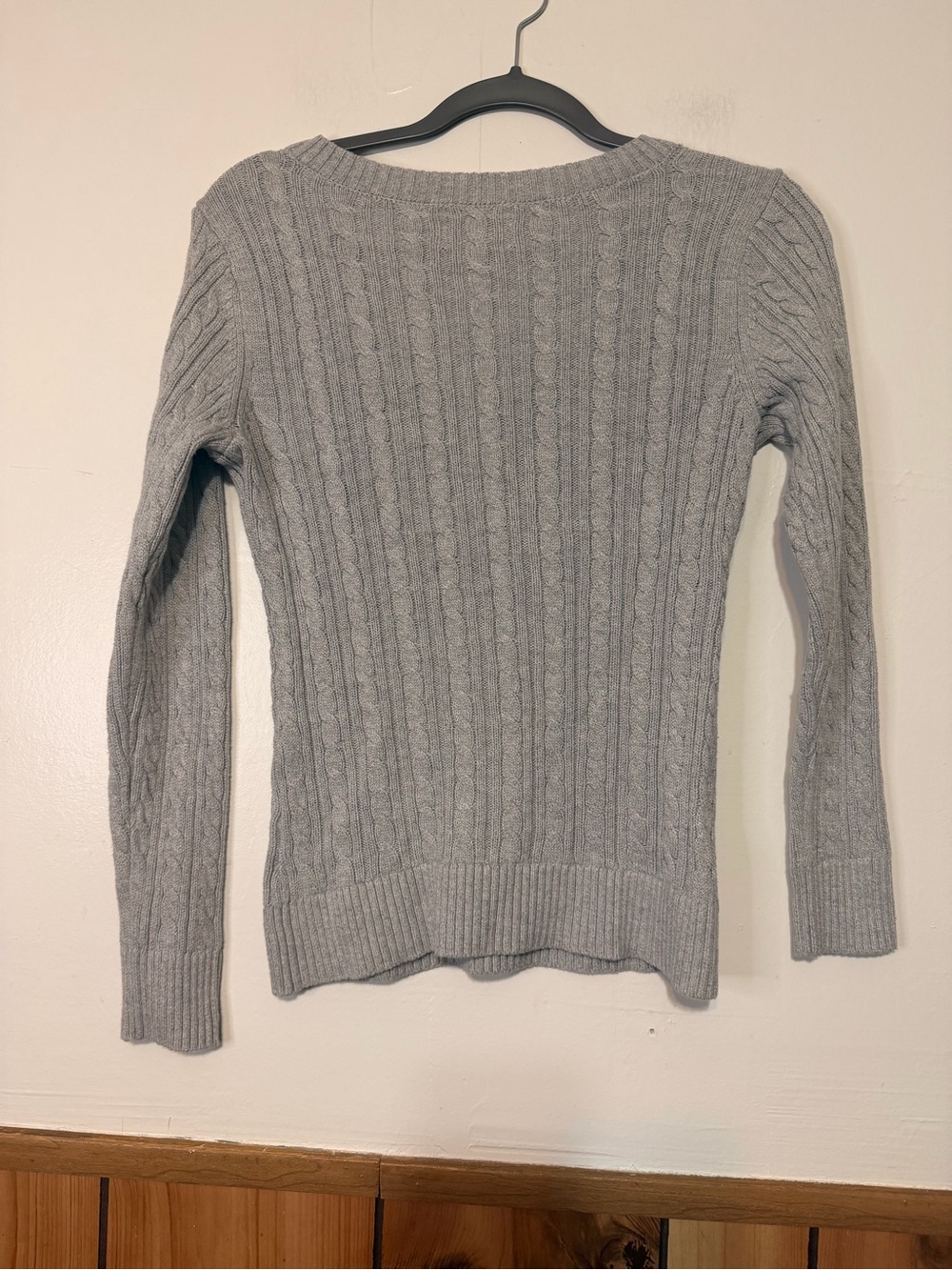 Hollister Light Gray Cable V-Neck Sweater - Women's - Picture 2 of 4